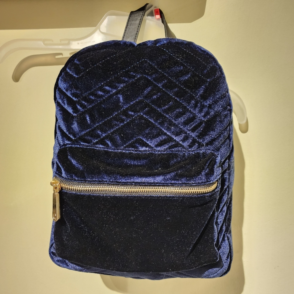 💙 EUC Navy Quilt Velvet Backpack - Picture 3 of 11
